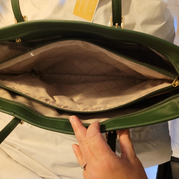 Michael Kors - Sally Large 2-In-1 Saffiano Leather and Logo Tote Bag - Picture 5 of 9